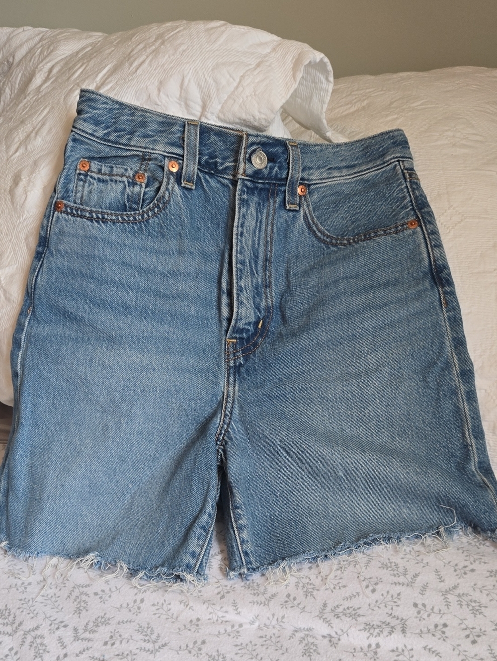 Levi High Loose denim shorts